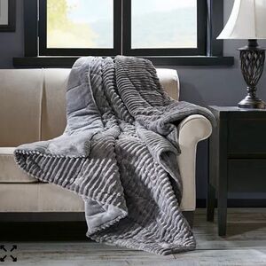NEW Madison Park Ultra Plush Luxurious Gray Throw Blanket